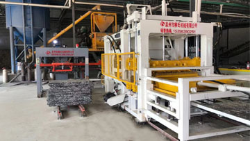 PC磚、透水磚生產(chǎn)現(xiàn)場(chǎng)