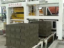 東北用戶免托板磚機(jī)生產(chǎn)現(xiàn)場(chǎng)